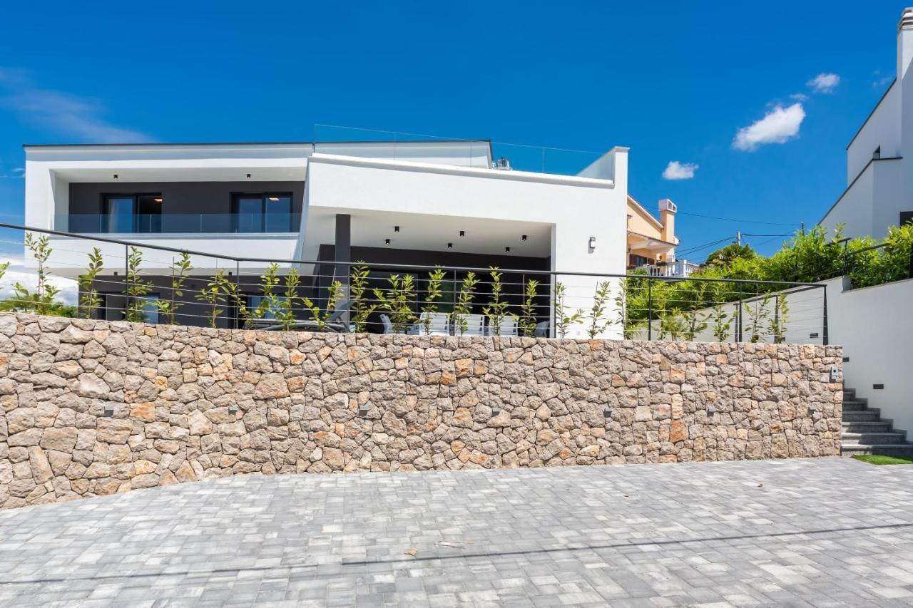 Deluxe Villa With Swimming Pool, Whirlpool On The Roof Terrace With A Beautiful Sea View - By Traveler Tourist Agency Krk Id 2169 II Sveti Vid-Miholjice Zewnętrze zdjęcie