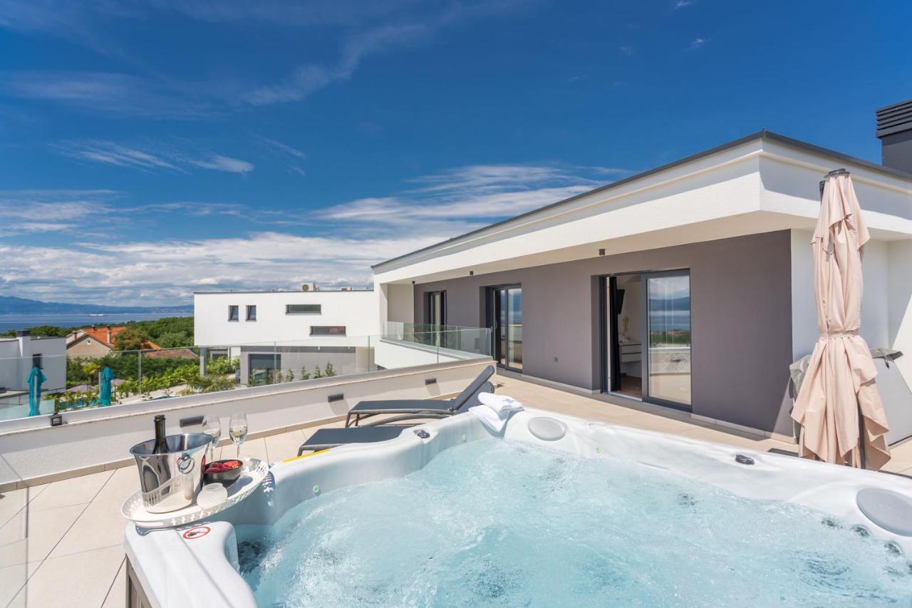 Deluxe Villa With Swimming Pool, Whirlpool On The Roof Terrace With A Beautiful Sea View - By Traveler Tourist Agency Krk Id 2169 II Sveti Vid-Miholjice Zewnętrze zdjęcie